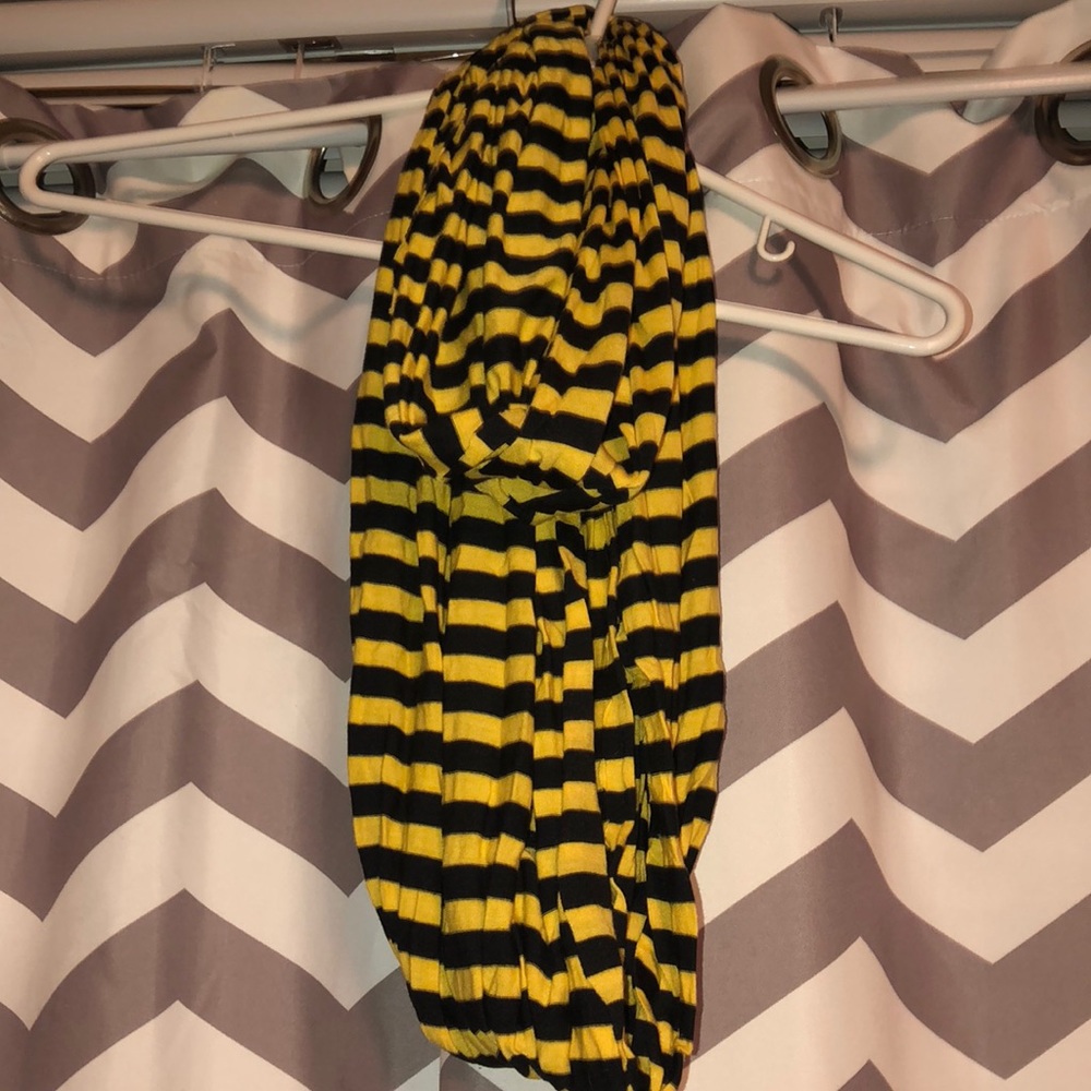 Yellow and black striped scarf